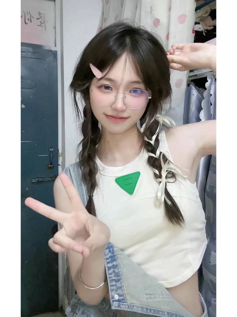 การ์ตูนผู้หญิงใส่แว่น-1