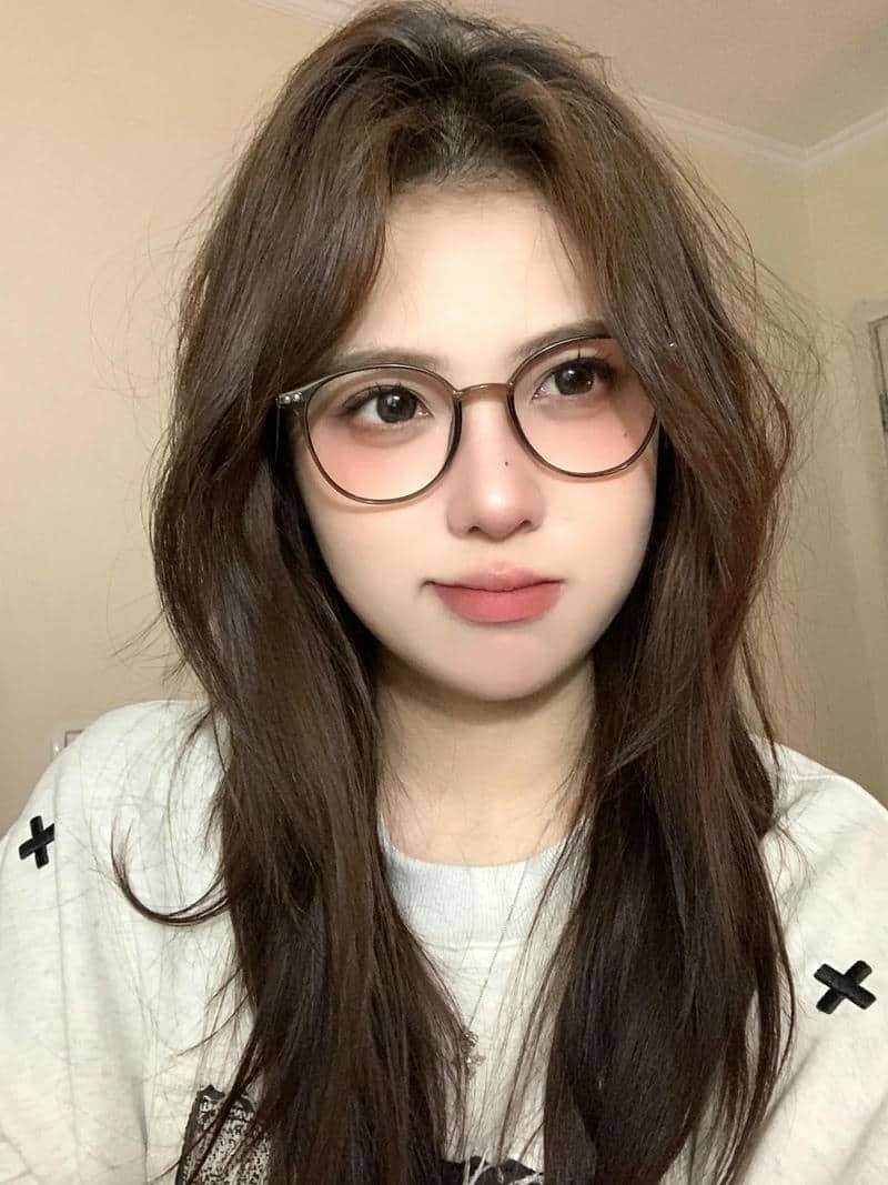 ขอ รูปการ์ตูนผู้หญิงใส่แว่นหน่อย-1