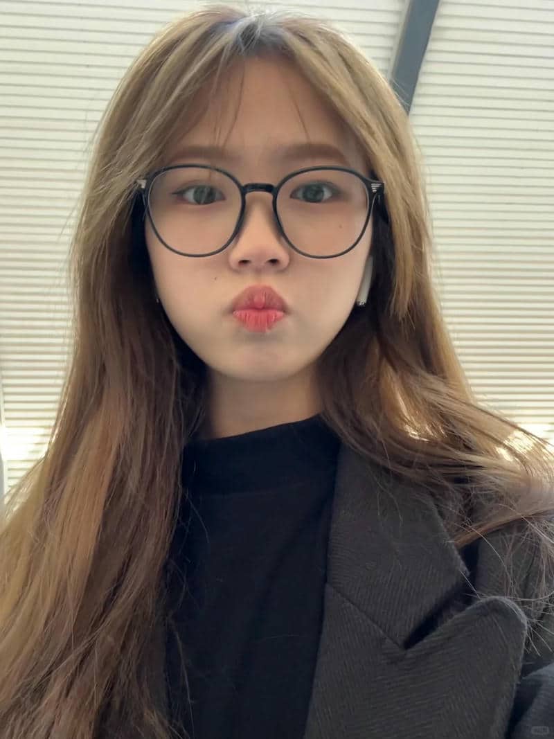ขอ รูปการ์ตูนผู้หญิงใส่แว่นหน่อย-2