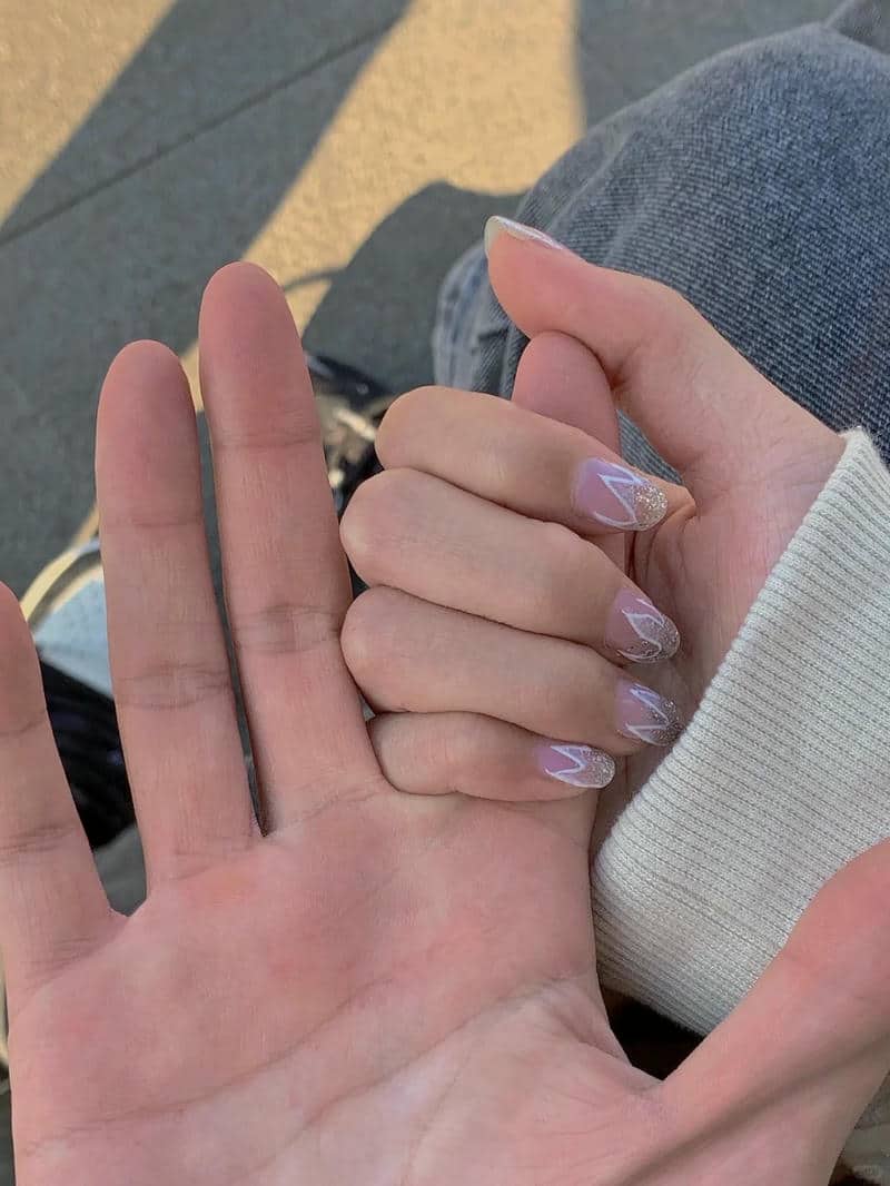 คนจับมือ