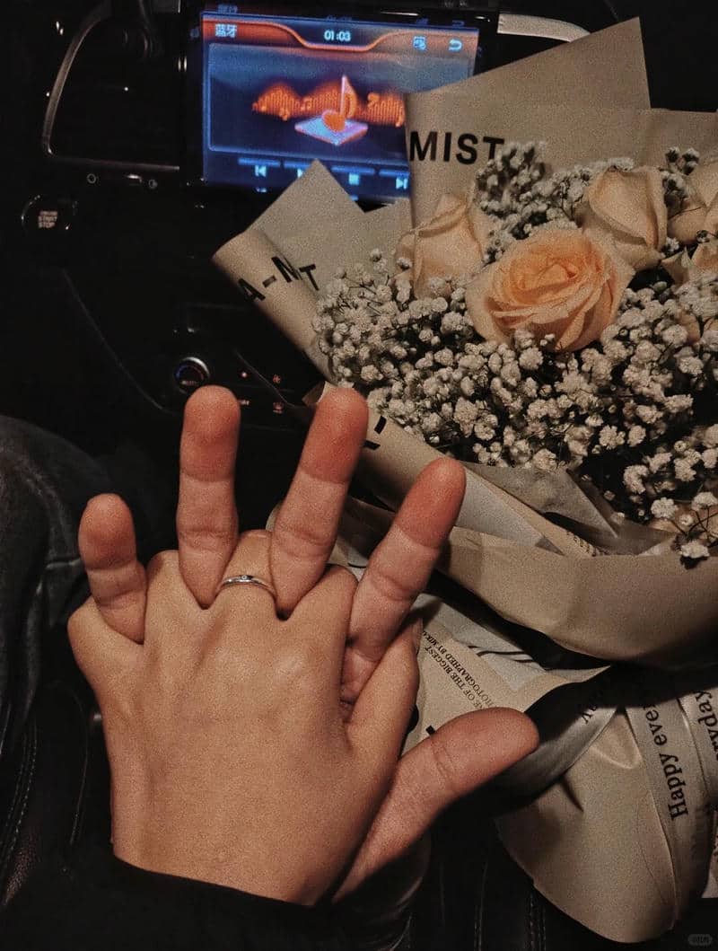 คู่รัก รูป จับ มือ กัน อาร์ต ๆ