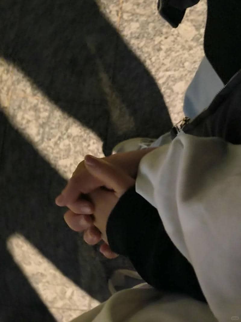 คู่รัก รูป จับ มือ กัน เดิน
