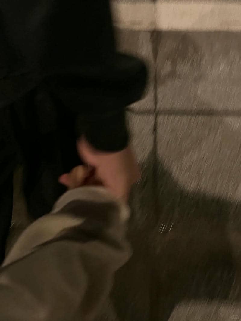 จับมือคู่รัก