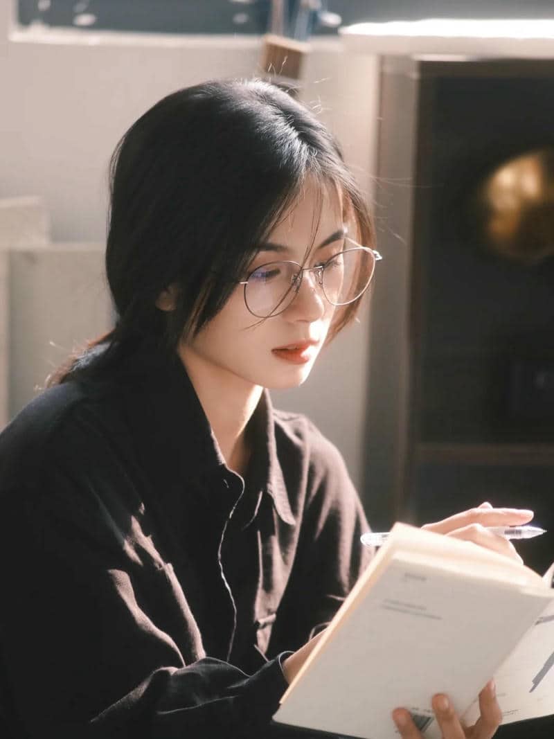 ผู้หญิงใส่แว่นกันแดดเท่ๆ