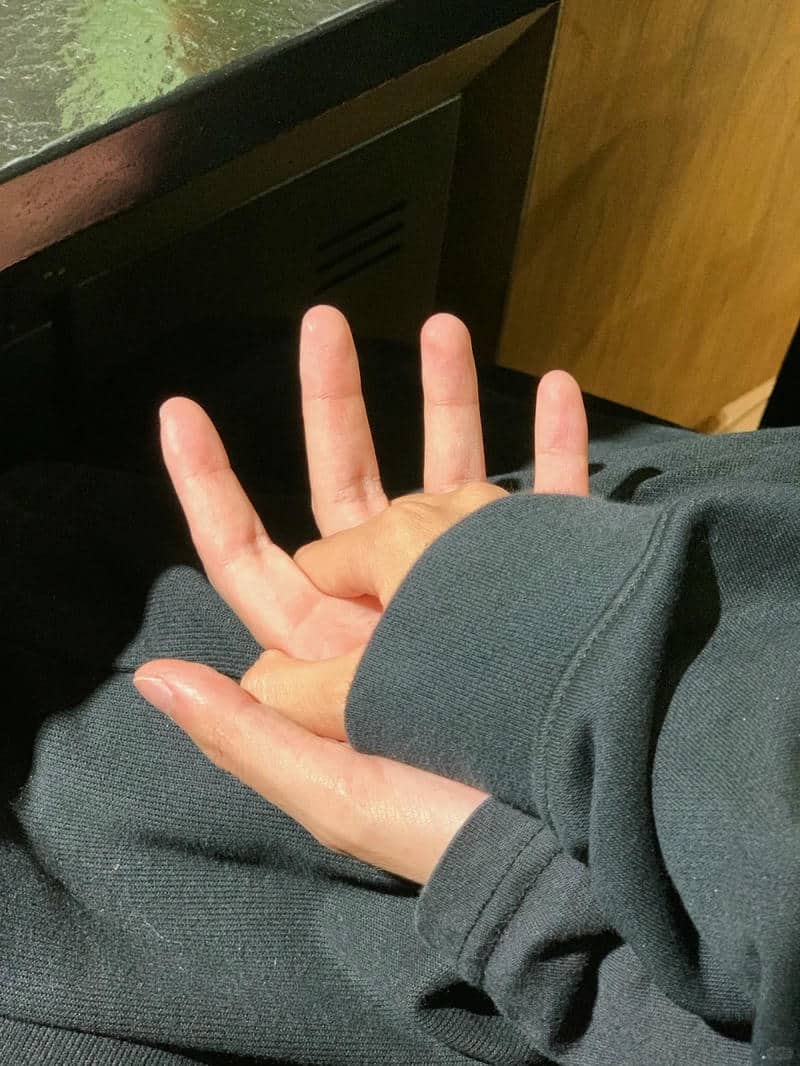 ภาพจับมือแฟน