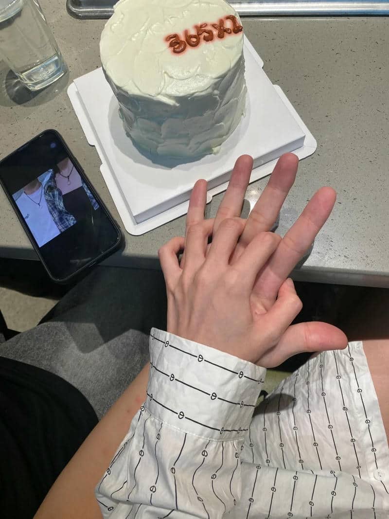 รูปคู่แฟนจับมือ
