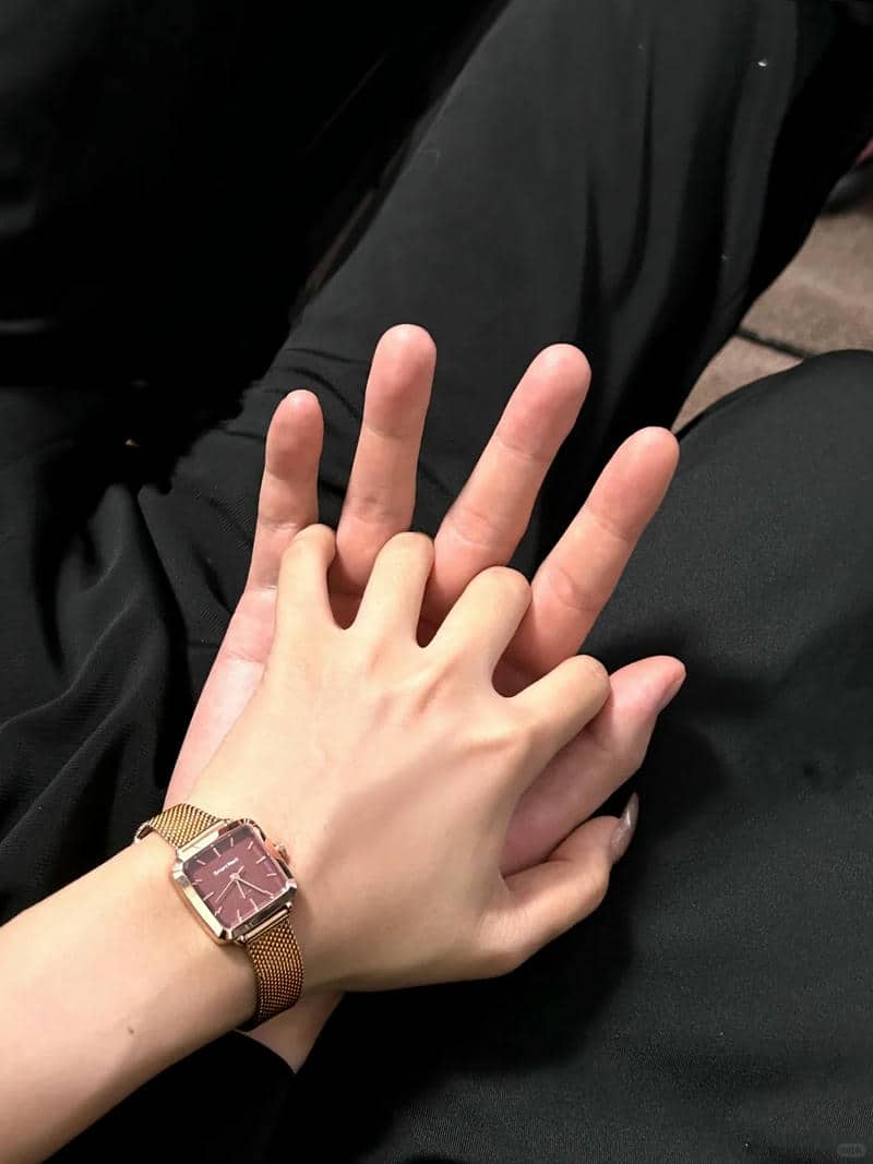 รูปจับมือ