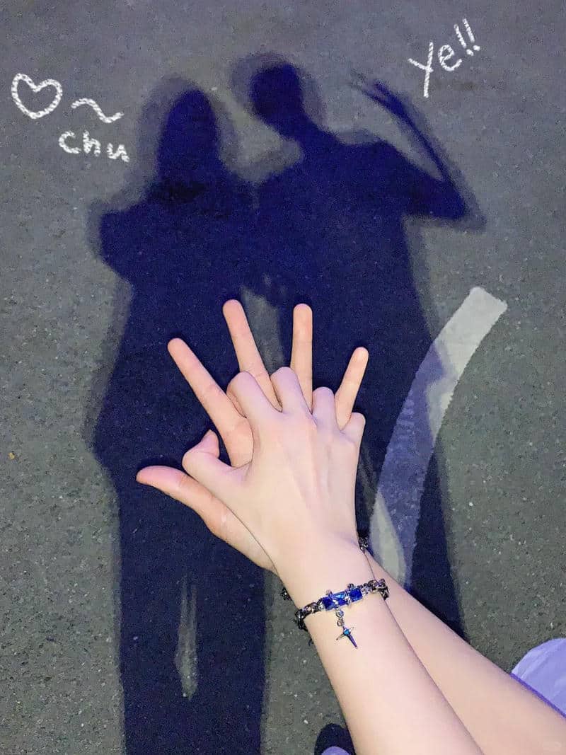 เงาคู่รักจับมือแฟน