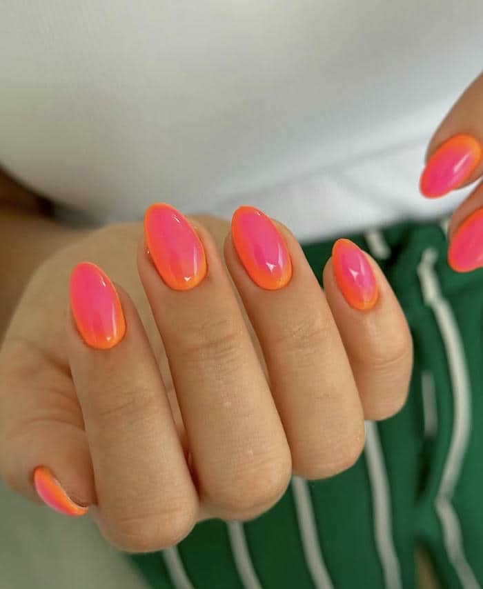 จี๊ด จ๊า ด เล็บสีนีออน