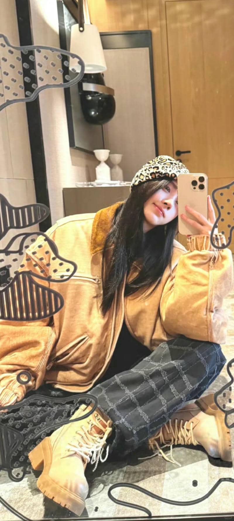 ถ่ายรูปหน้ากระจกเต็มตัว