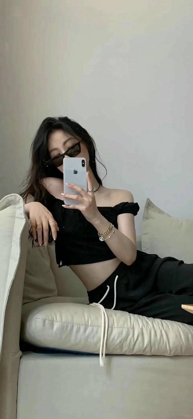 ถ่ายรูปเซ็กซี่หน้ากระจก