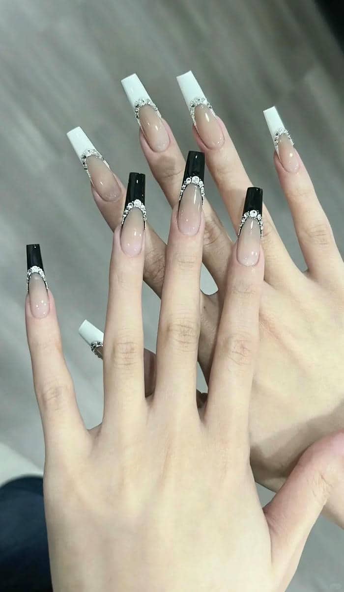 ทา เล็บ สี ดํา แนว ๆ