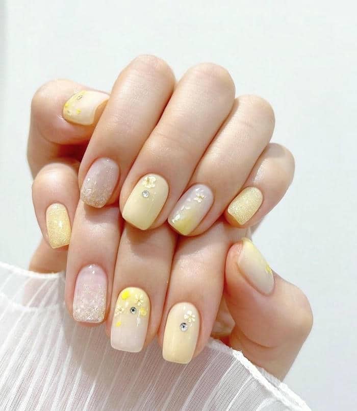 ทา เล็บ สี เหลือง