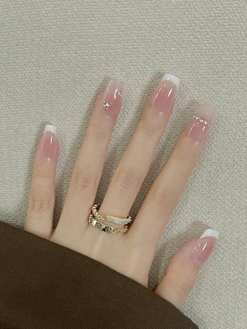 ทาเล็บสีพาสเทล