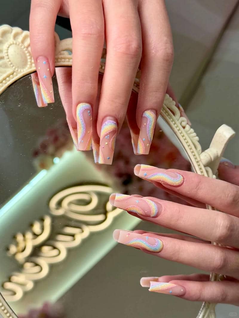 ทาเล็บสีรุ้ง