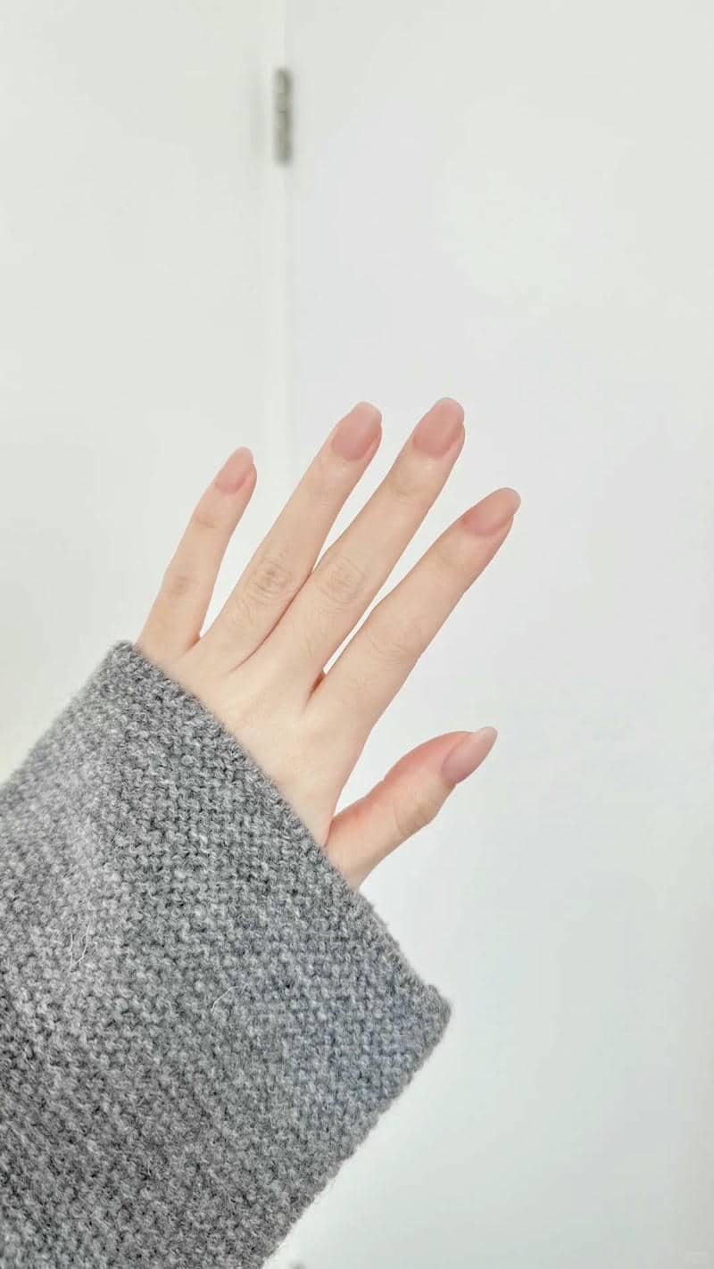 ทาเล็บสีเงิน-1