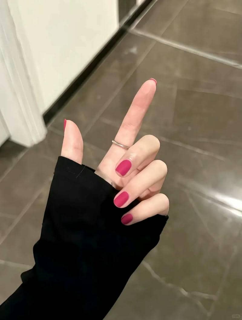 ทาเล็บสีเงิน-3