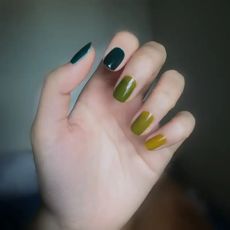 ทาเล็บเจลสีเขียว