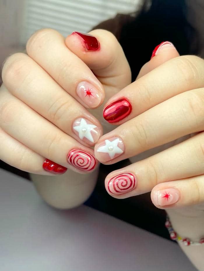 ทำเล็บสีแดง