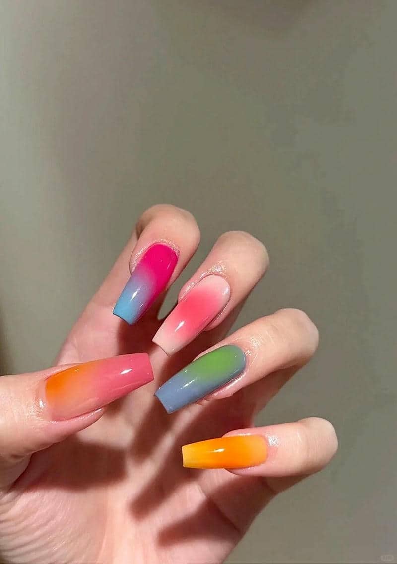 ทําเล็บ สีรุ้ง