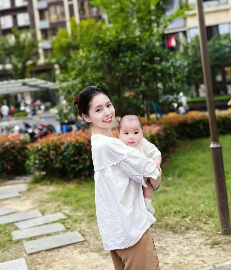 มือแม่ลูก
