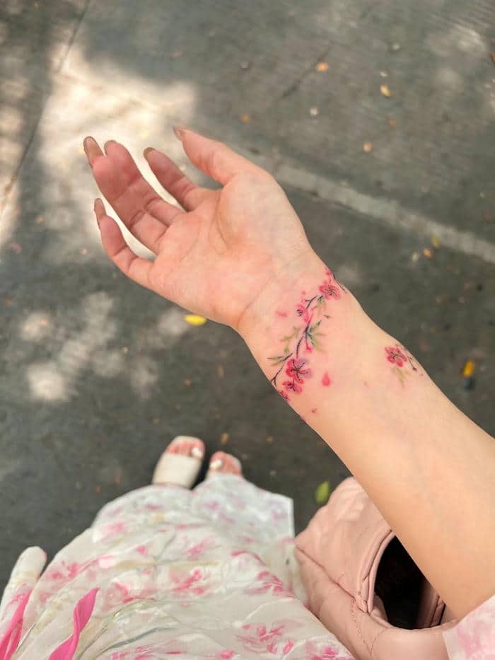 รอยสักที่ข้อมือ ผู้ชาย