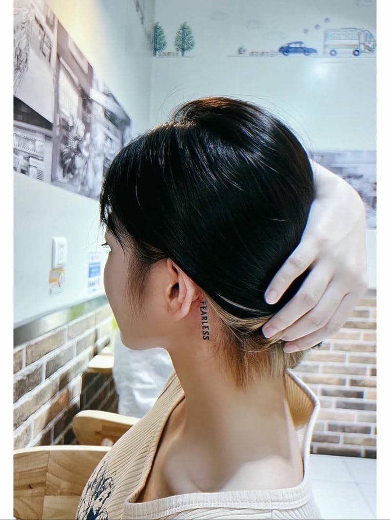 รอยสักหลังใบหู-1