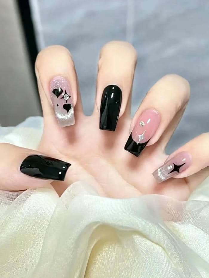 ลาย เพ้นท์ เล็บ สี ดำ