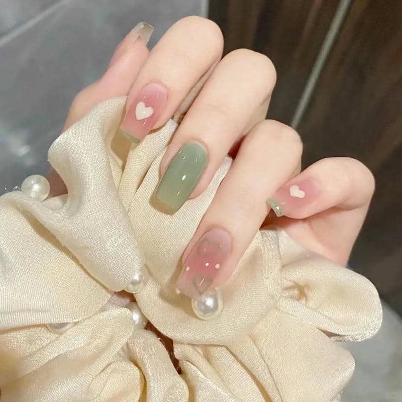 ลายเล็บสีลูกแก้ว