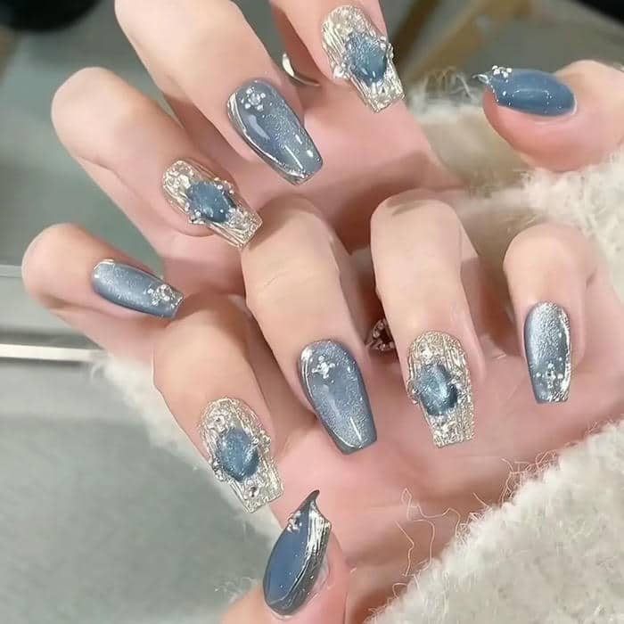 สีเล็บน้ำเงิน