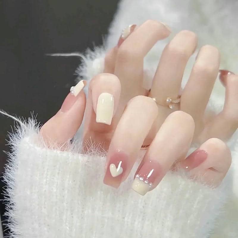 สีเล็บสีลูกแก้ว