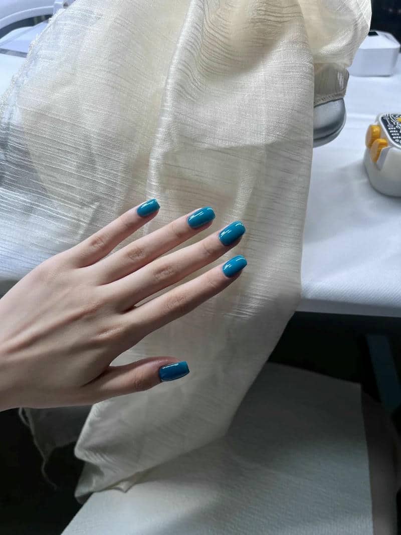 สีเล็บสีเขียวเหนี่ยวทรัพย์
