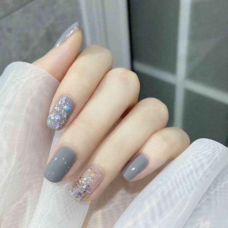 สีเล็บเท้าสีขาว