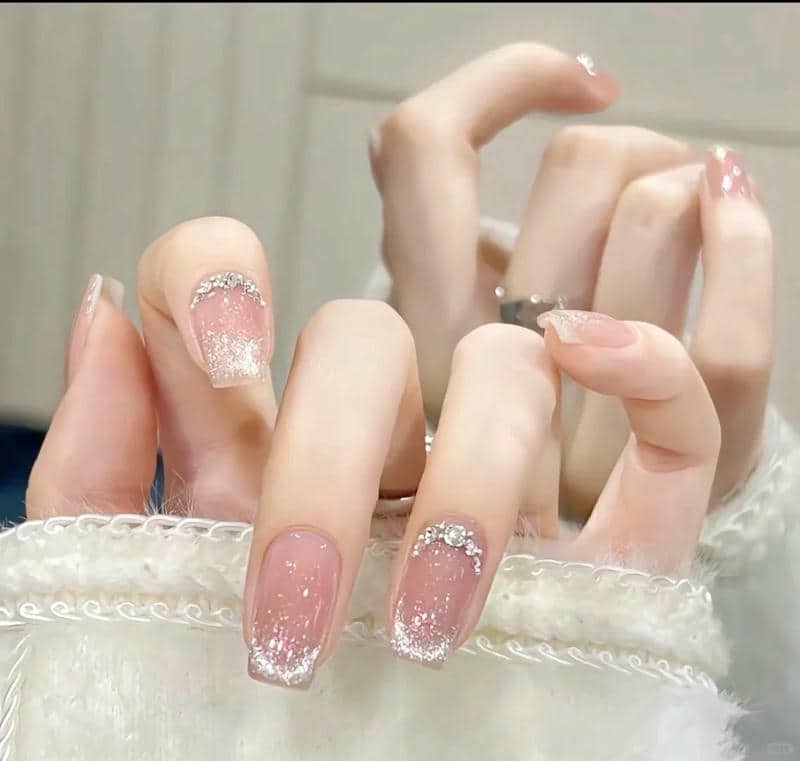 เล็บกากเพชร