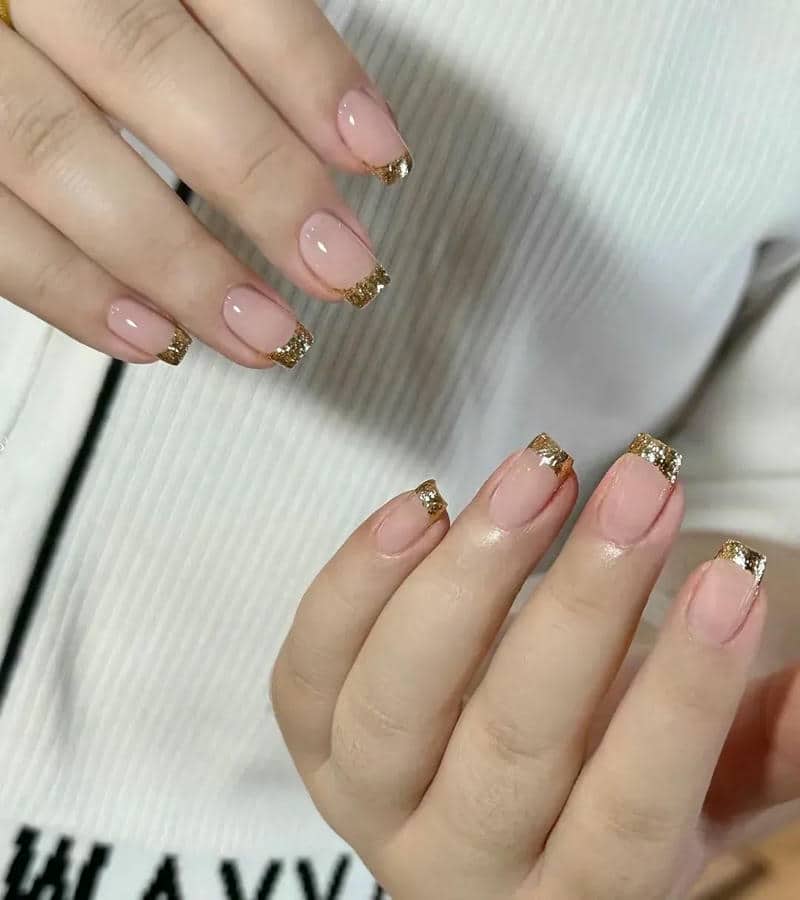 เล็บปลายขาว