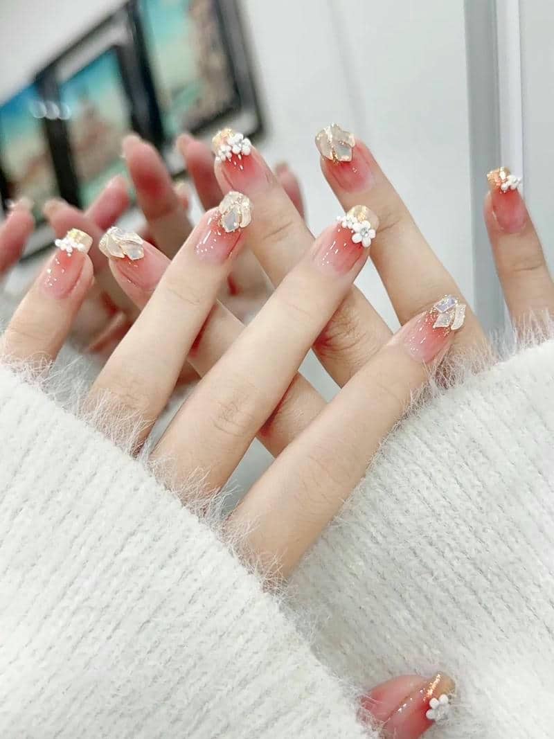 เล็บลายดอกไม้