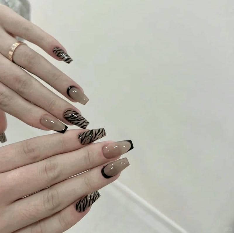 เล็บลายไฟ