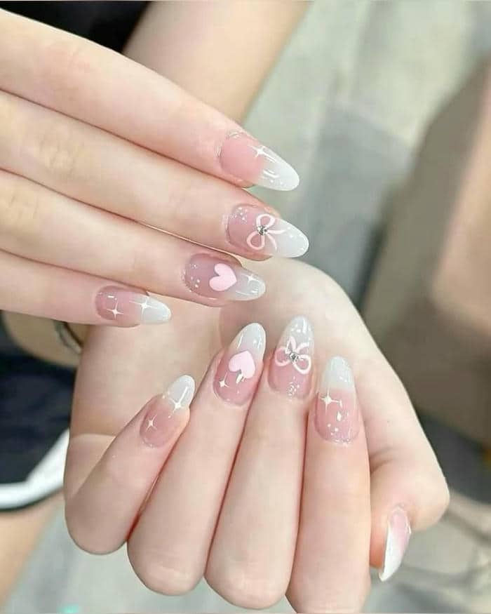 เล็บสีชมพูอ่อน