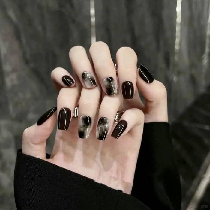 เล็บสีดำ