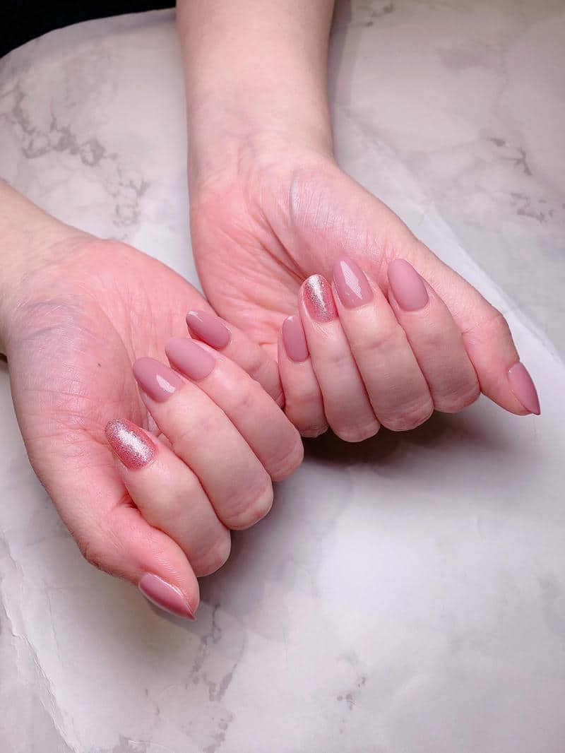 เล็บสีนู้ด ติดเพชร