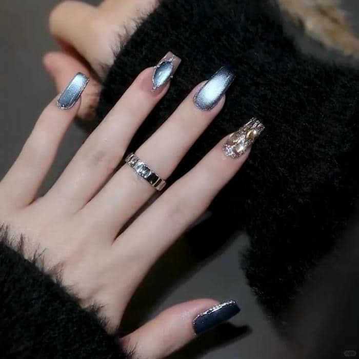 เล็บสีน้ำเงินเทา