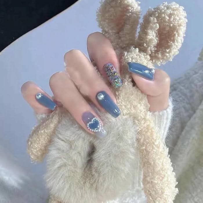 เล็บสีฟ้า