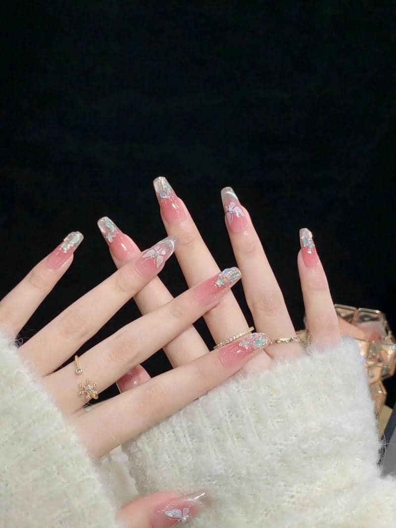 เล็บสีฟ้ากากเพชร