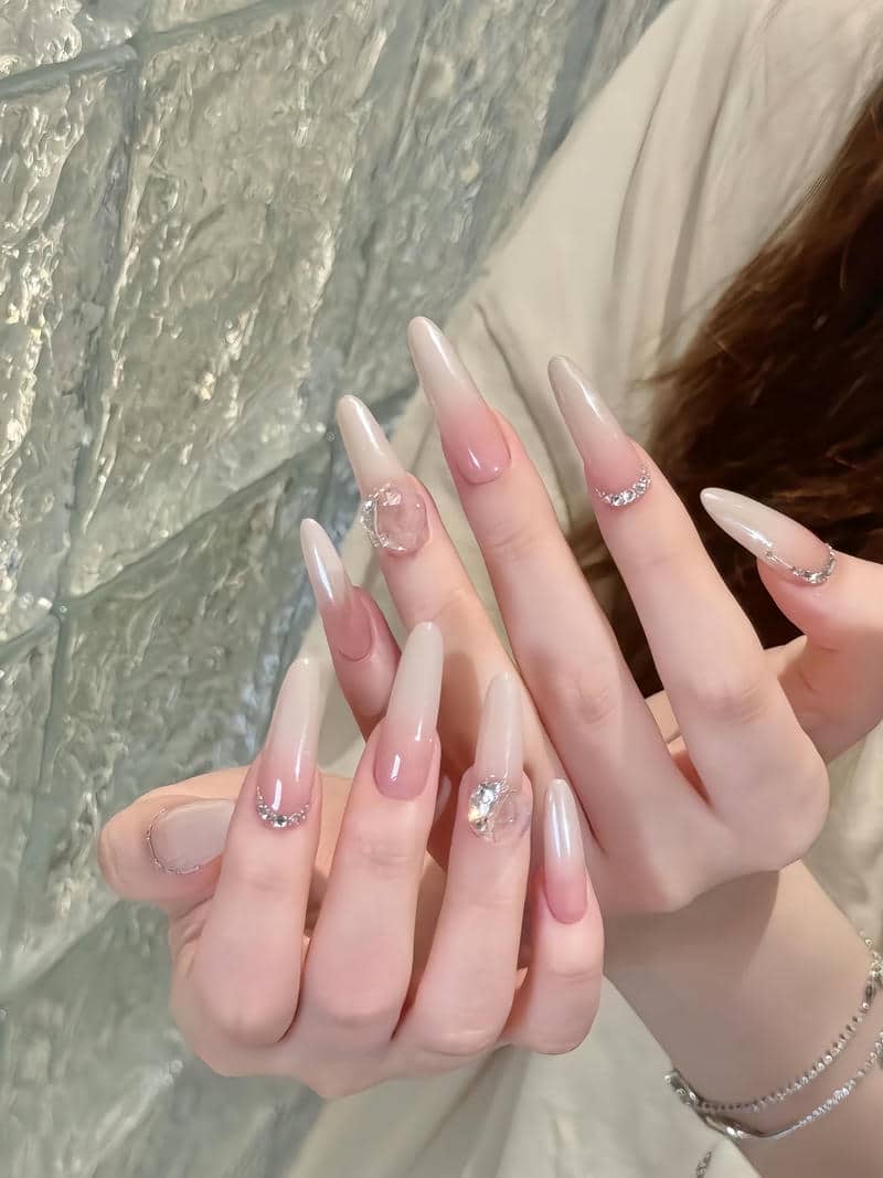 เล็บสีส้มลูกแก้ว