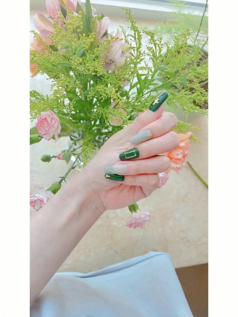 เล็บสีเขียวสวยๆ