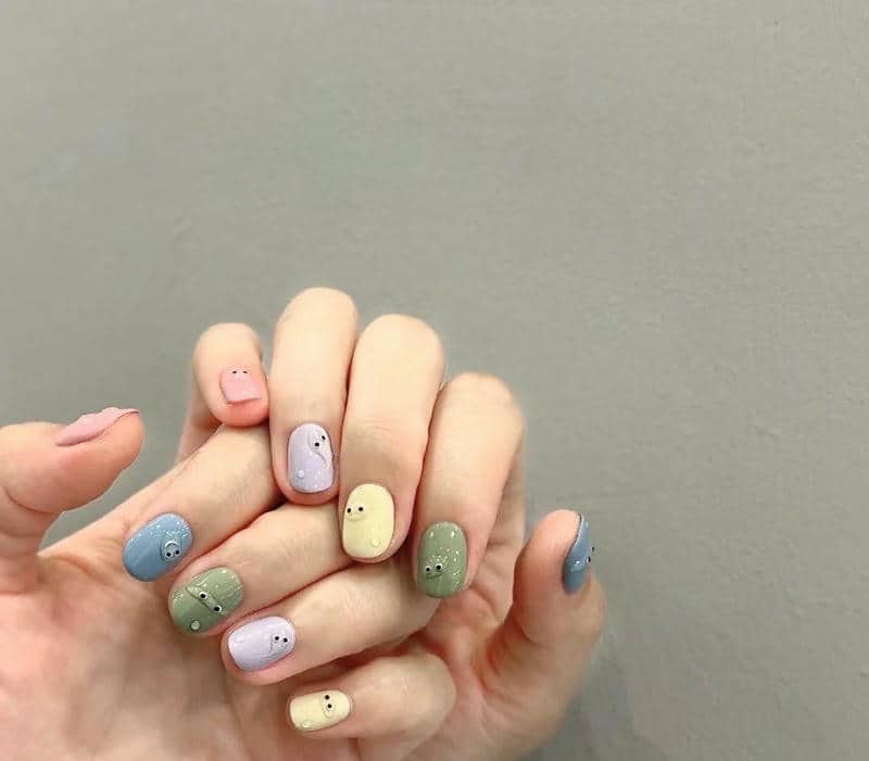 เล็บหลายสี