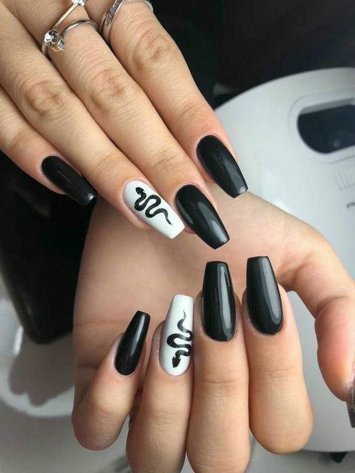 เล็บเจลสีดำขาว
