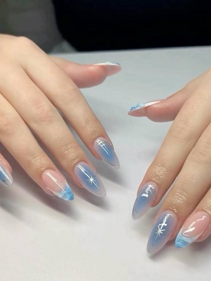 เล็บโทนน้ำเงิน