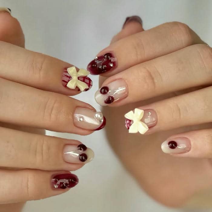 แบบเล็บสีแดง