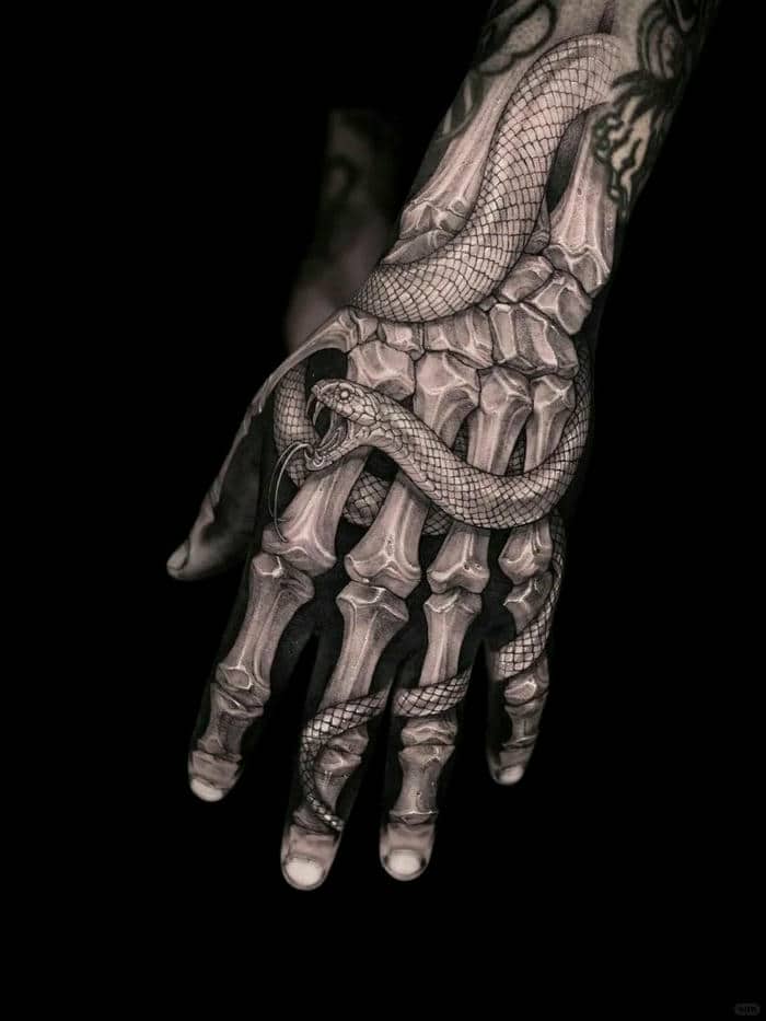 รอยสักโครงกระดูกที่มือ-1